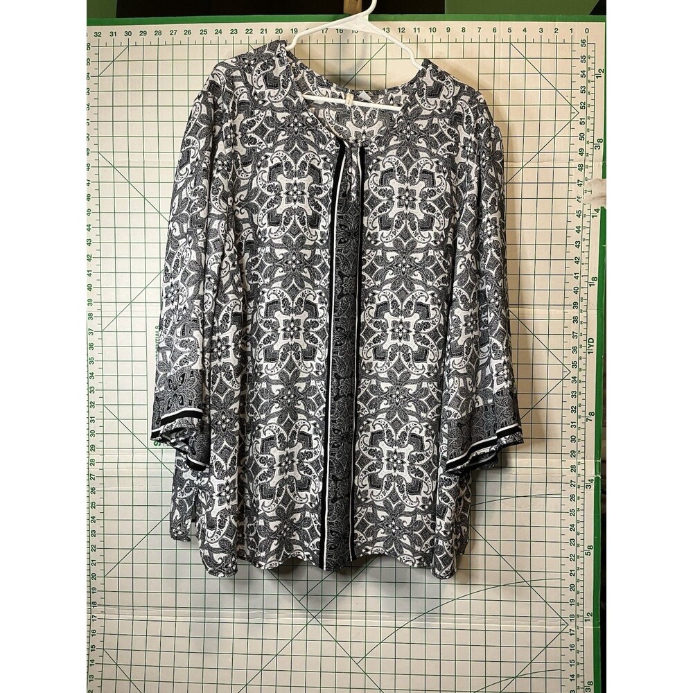 Cato Est. 1946 size 26/28 Black/white Paisley Print Blouse